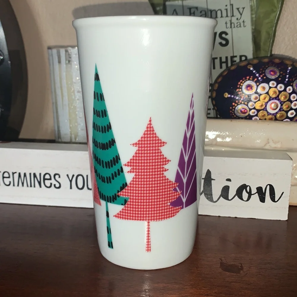 Starbucks 2017 11 oz Coffee Ceramic Christmas Tumbler Mug Lid EUC